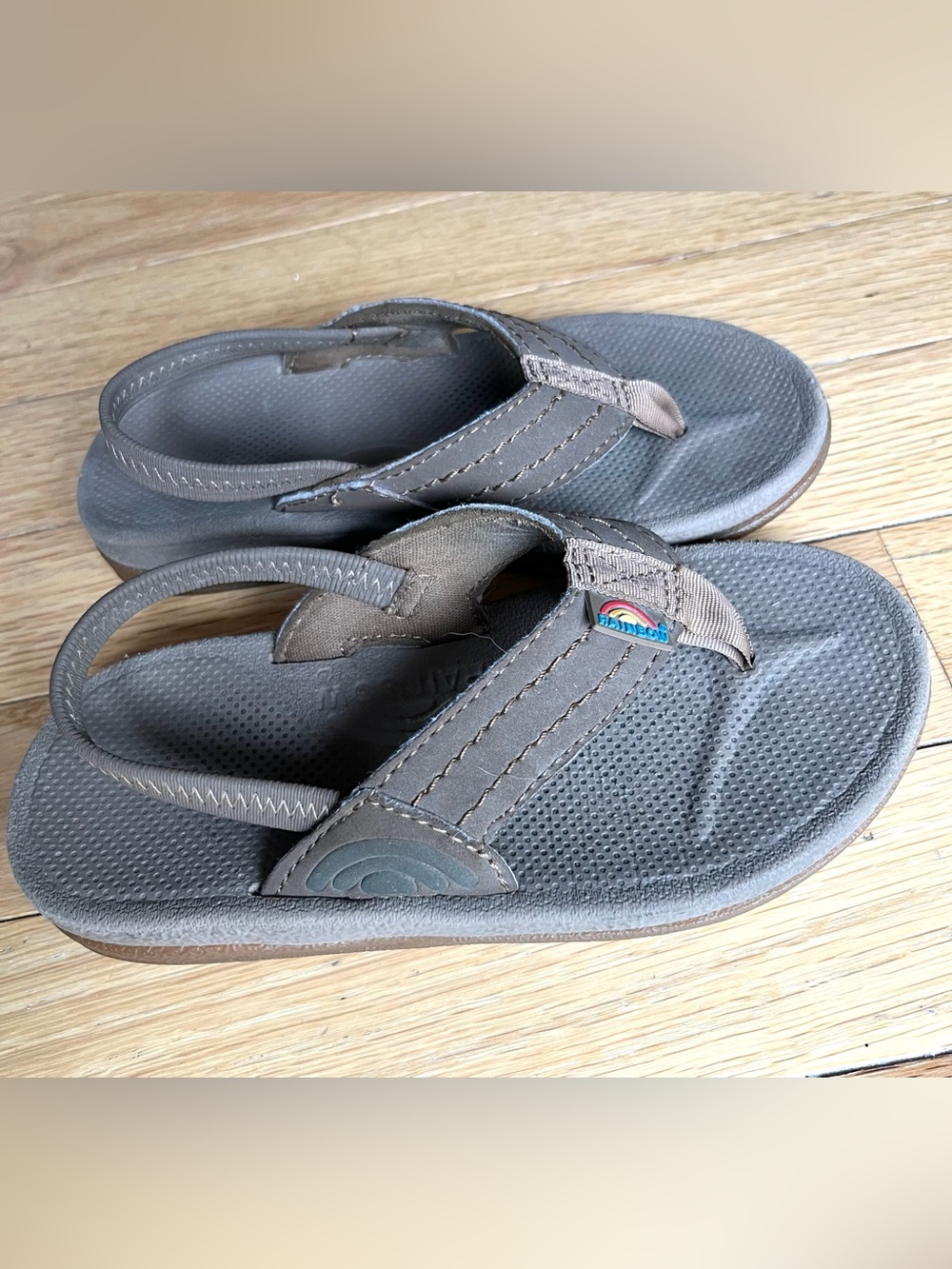 Kids rainbow sandals size 9/10